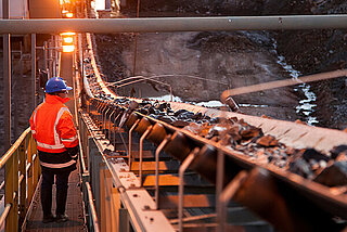 HYDAC power units for slat conveyors in mining