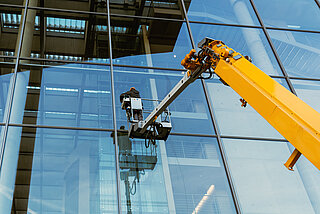 Aerial work platform: HYDAC compact power units offer simple maintenance and intuitive operation.