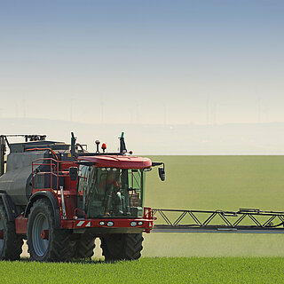 Use our hydraulic generator to increase the precision of your field sprayer.