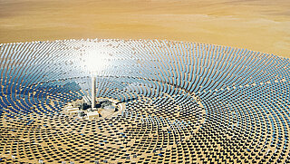 Heliostat power plant with a solar tower