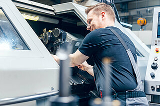 Smart compact units for machine tools from HYDAC
