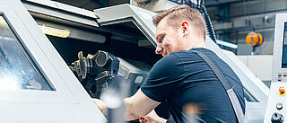 Smart compact units for machine tools from HYDAC
