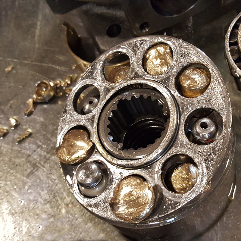 Counterfeit filter elements do not achieve the necessary cleanliness classes and jeopardise the system.

