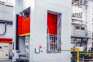 HYDAC supplies energy-efficient, digital & safe solutions for your presses in vehicle manufacturing.