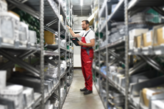HYDAC employee with clipboard in parts warehouse 